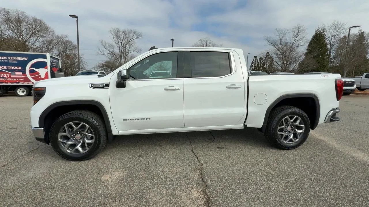 New 2026 Summit White GMC SLE image 5