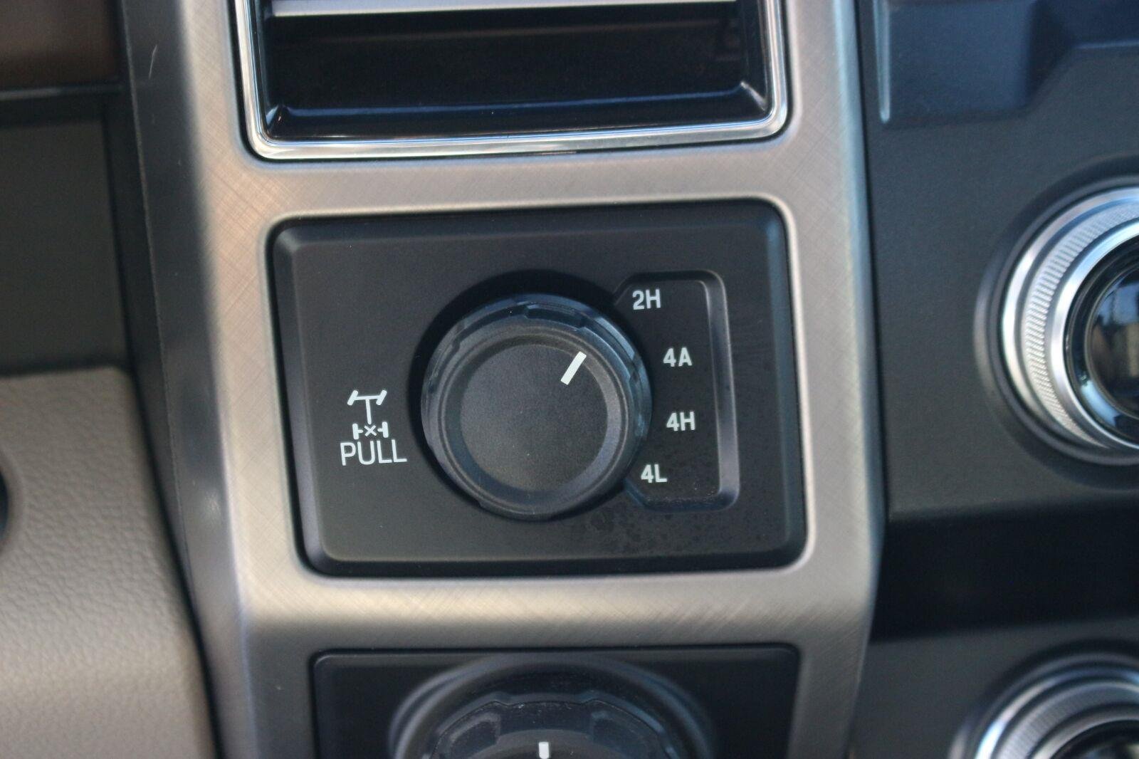 Used 2020 Silver Ford Limited image 31