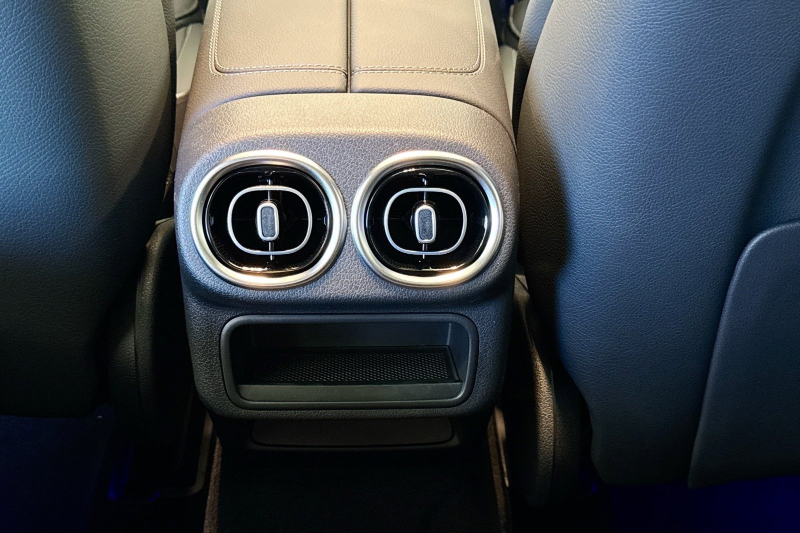 New 2026 Polar White Mercedes-Benz GLC 300 image 23