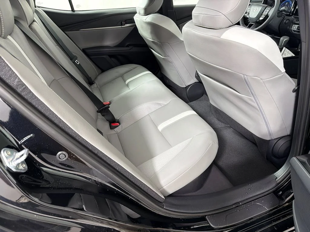 2025 Toyota Camry SE - Photo 15