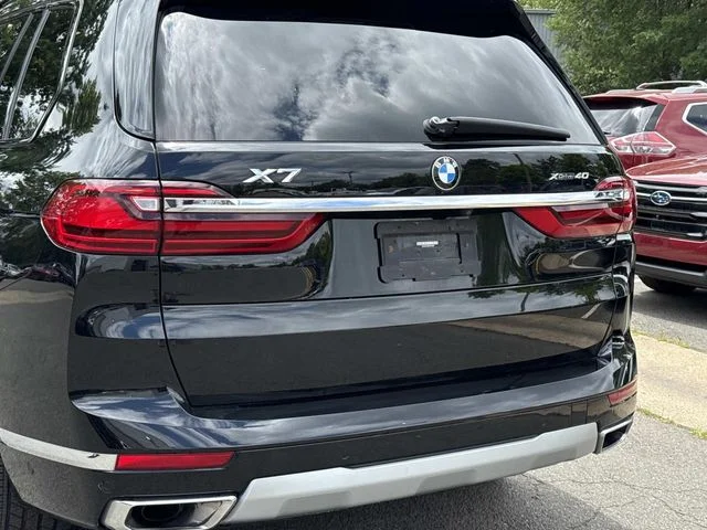 Used 2022 Black BMW xDrive40i image 11