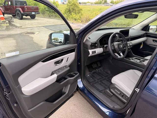Certified Used 2025 OBSIDIAN BLUE Honda Touring image 11