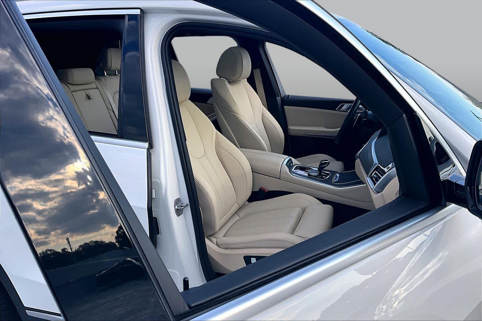 Used 2019 Alpine White BMW xDrive40i image 8