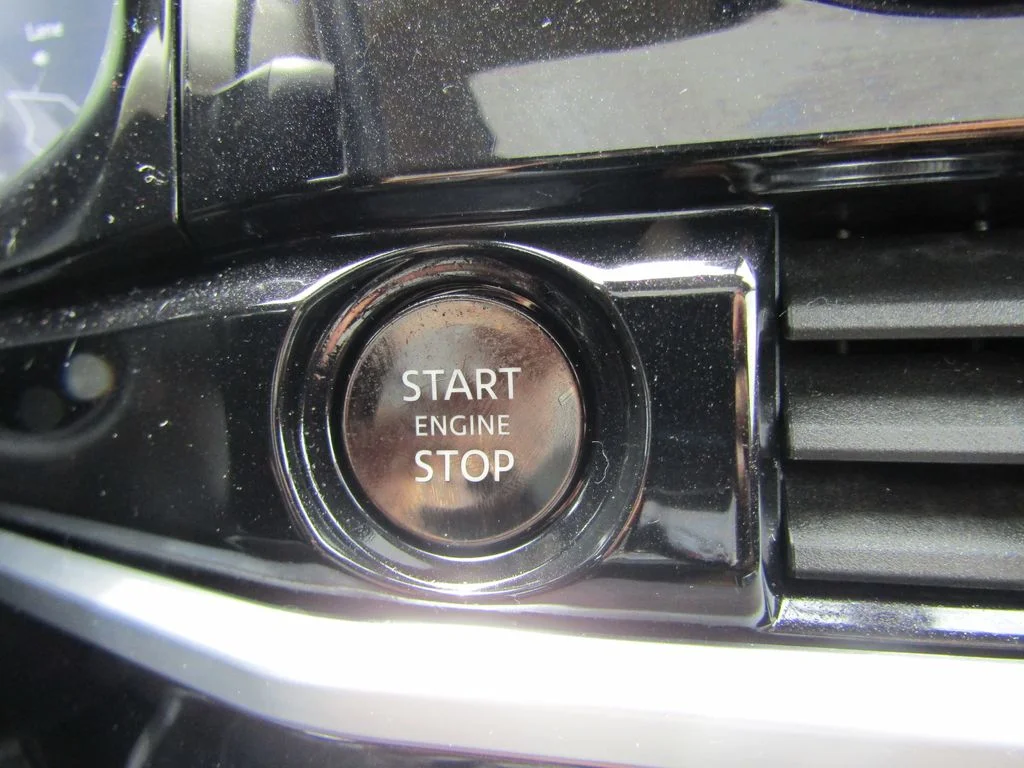 Used 2025 Obsidian Green Pearl Nissan Platinum image 33