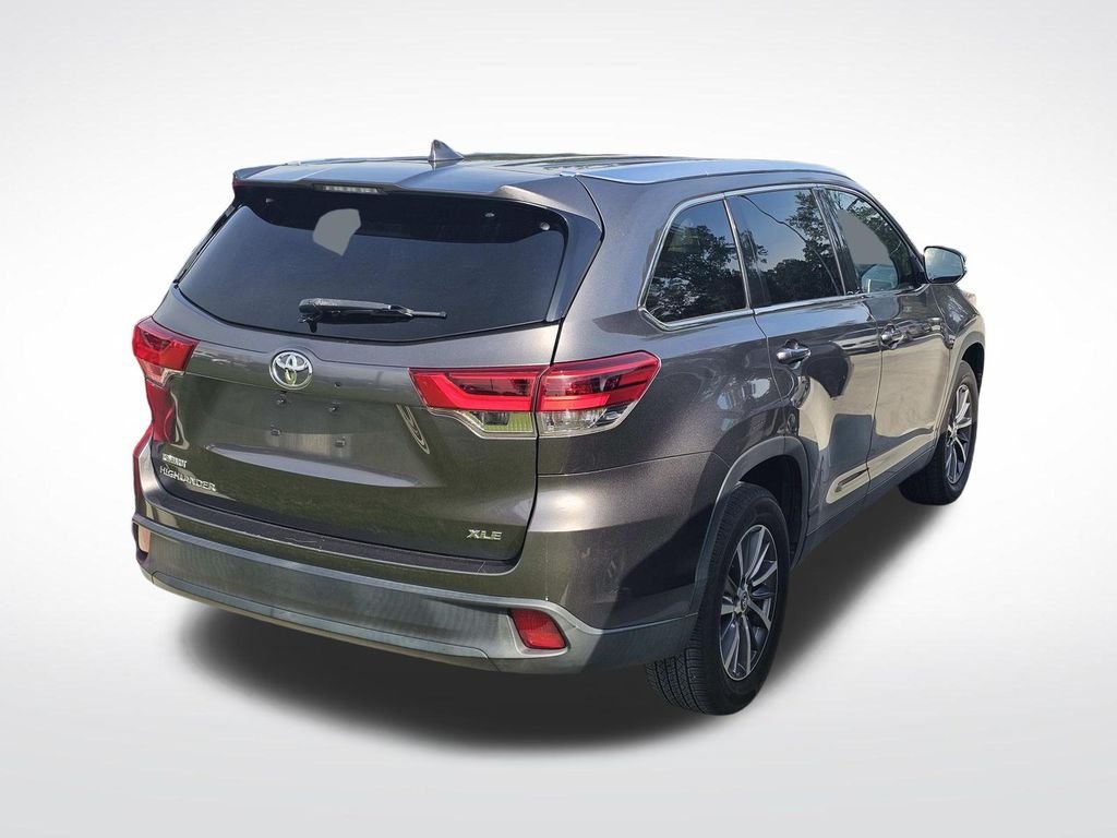 Used 2019 Gray Toyota XLE image 19