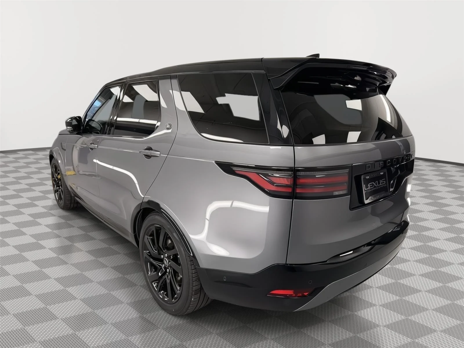 Used 2025  LAND ROVER SE image 8