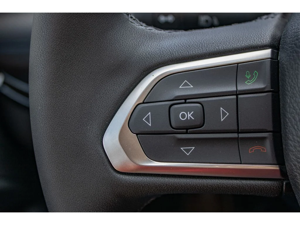 New 2026 Bright White Clearcoat Jeep Latitude image 37