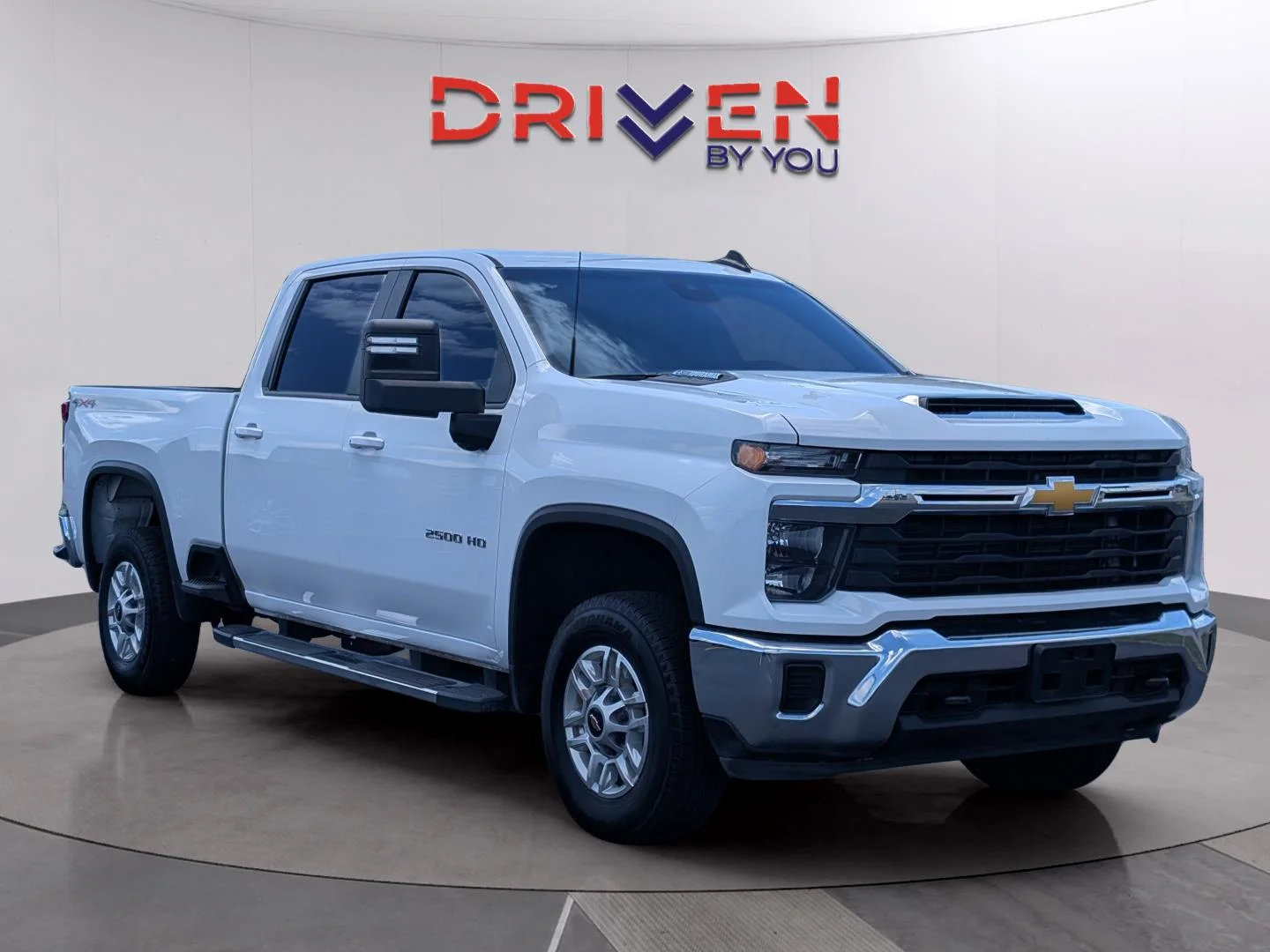 Used 2024 Summit White Chevrolet LT image 7
