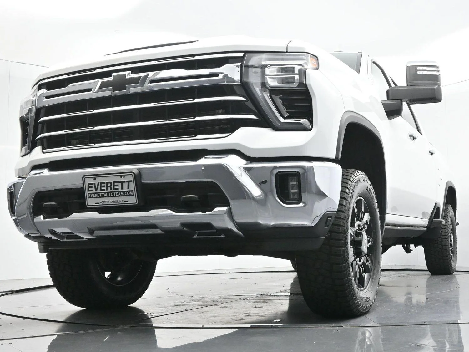 Used 2024 Summit White Chevrolet LTZ image 43
