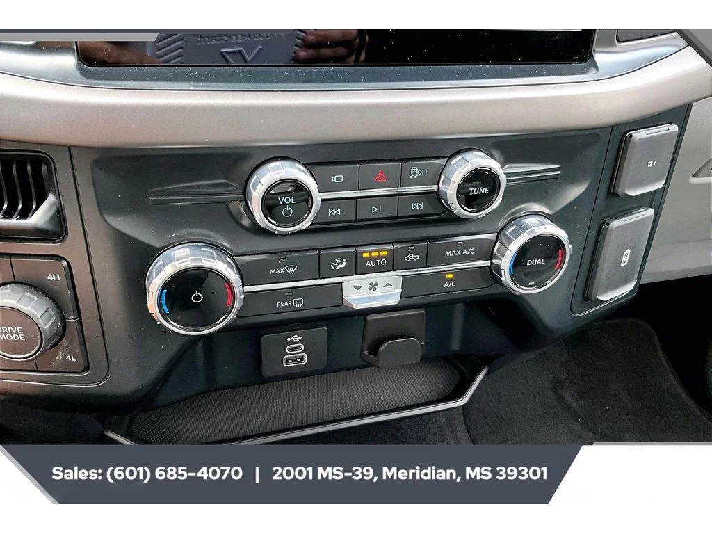 Used 2025 Agate Black Metallic Ford XLT image 22