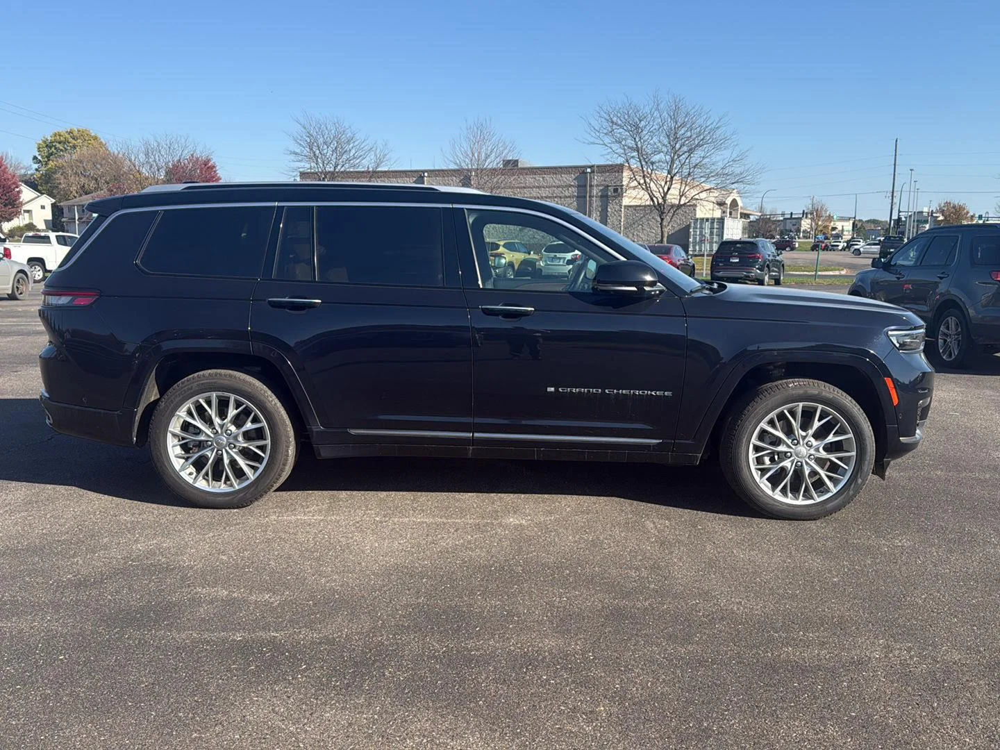Used 2023 Midnight Sky Jeep Summit image 2