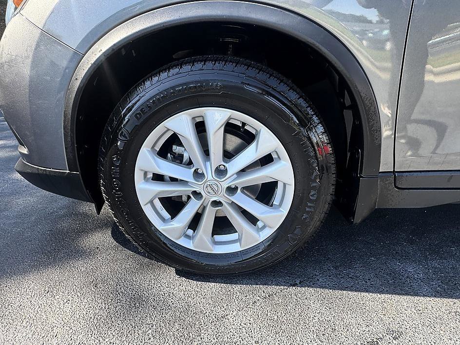 Used 2014 Gun Metallic Nissan SV image 8