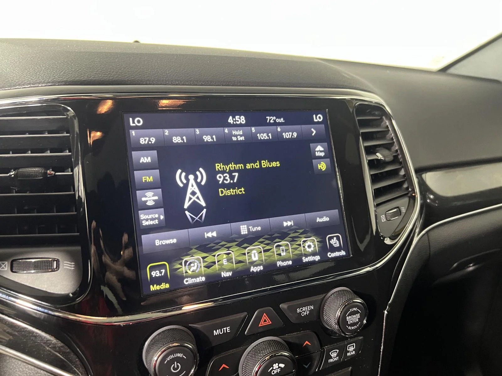 Used 2021 Diamond Black Crystal Pearlcoat Jeep Trailhawk image 15