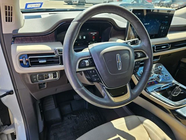 Used 2023 Ceramic Pearl Metallic Tinted Clearcoat Lincoln Reserve image 8