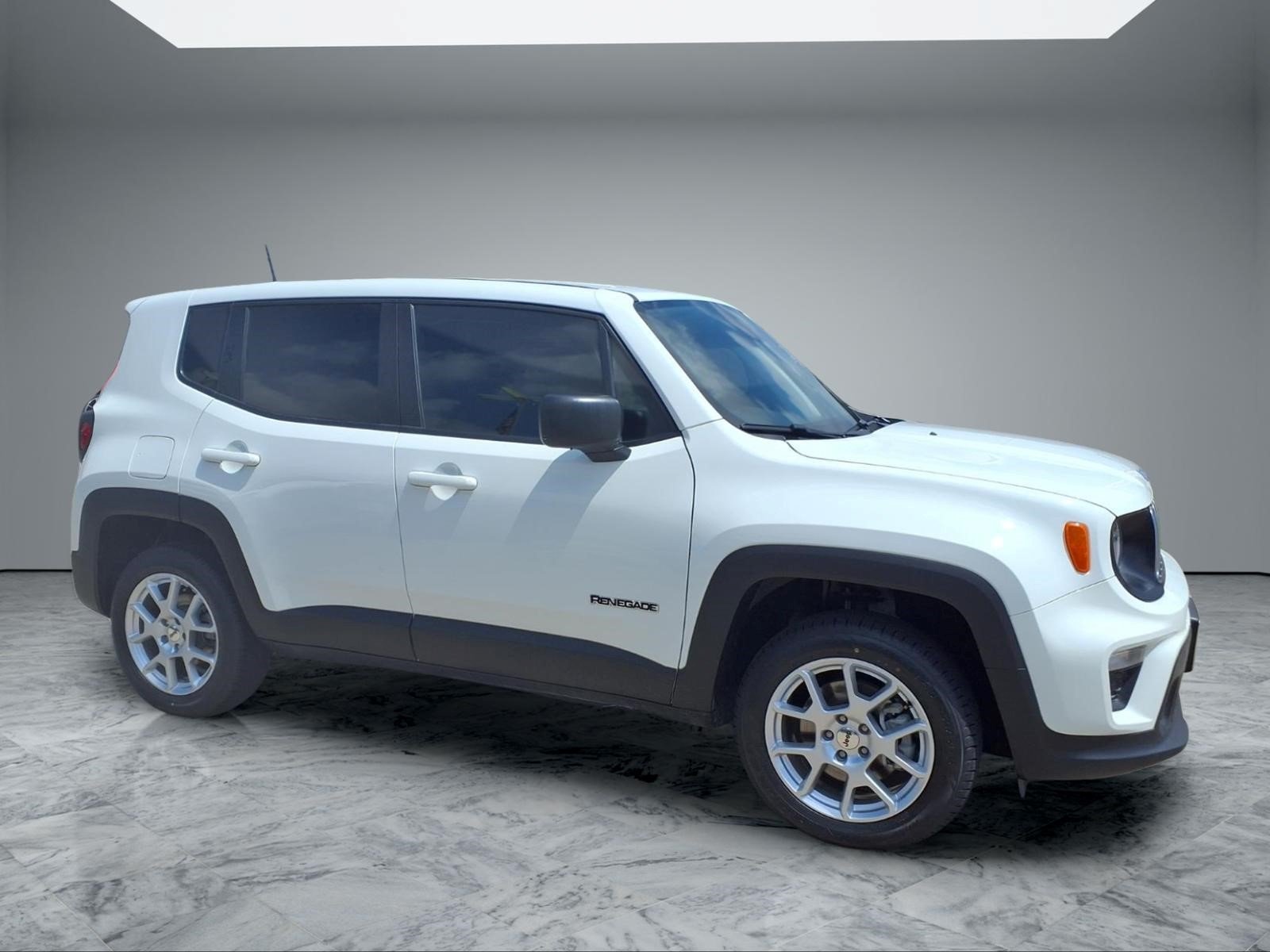 Used 2023 Alpine White Clearcoat Jeep Latitude image 8