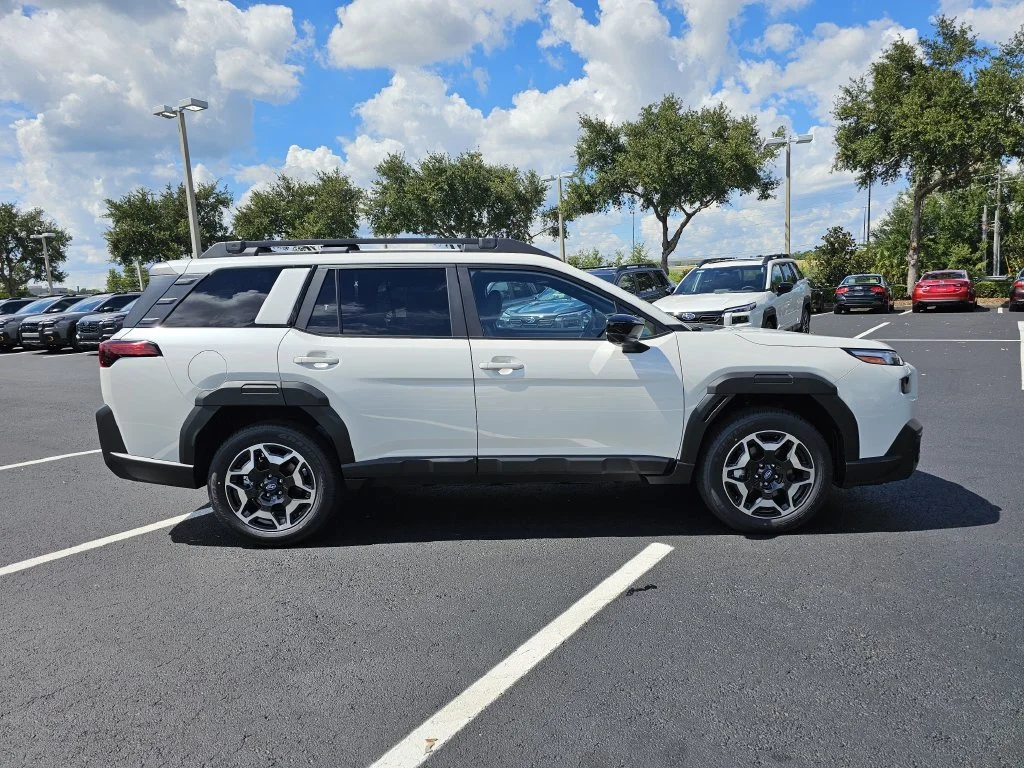 New 2026 CRYSTAL WHITE PEARL Subaru Touring image 2