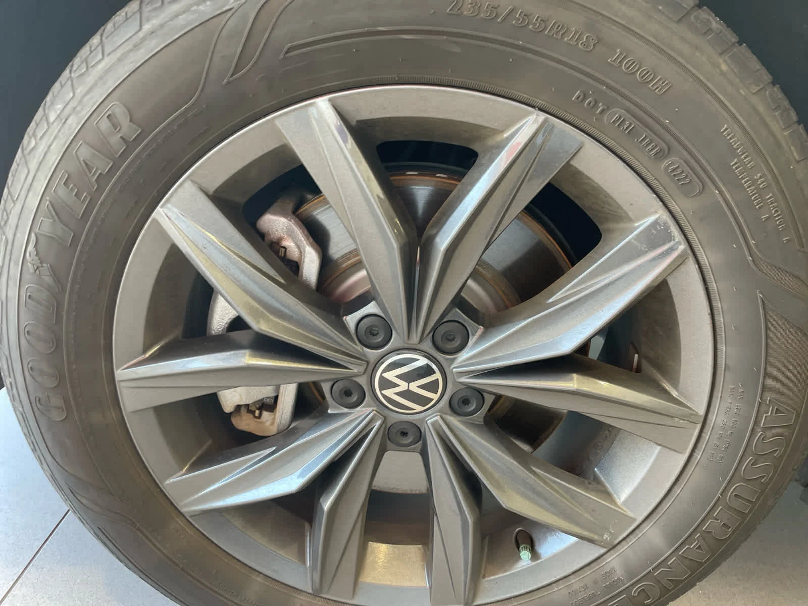 Certified Used 2023 Platinum Gray Metallic Volkswagen SE image 4