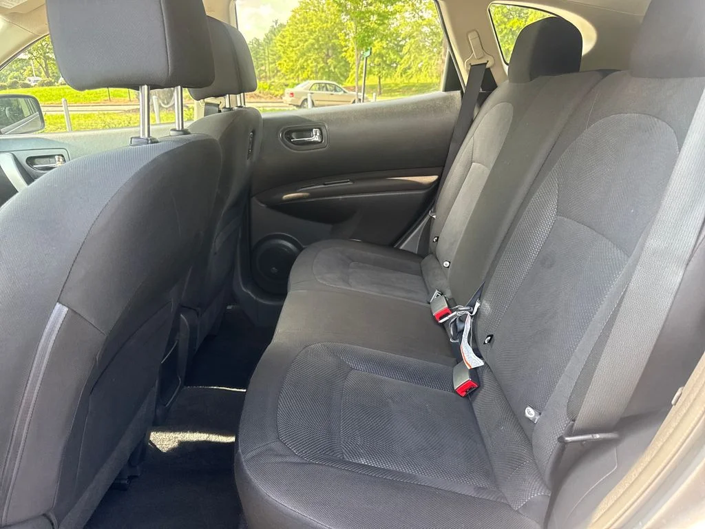 Used 2014 Platinum Graphite Nissan S image 31