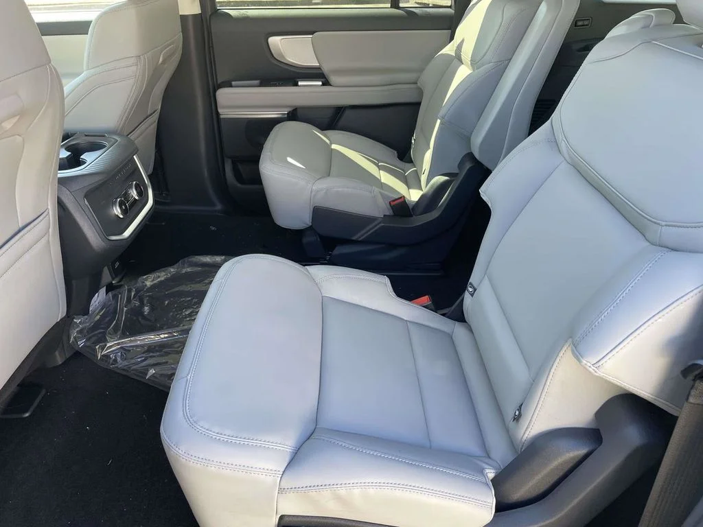 New 2026 Star White Metallic Tri-Coat Ford MAX Active image 12