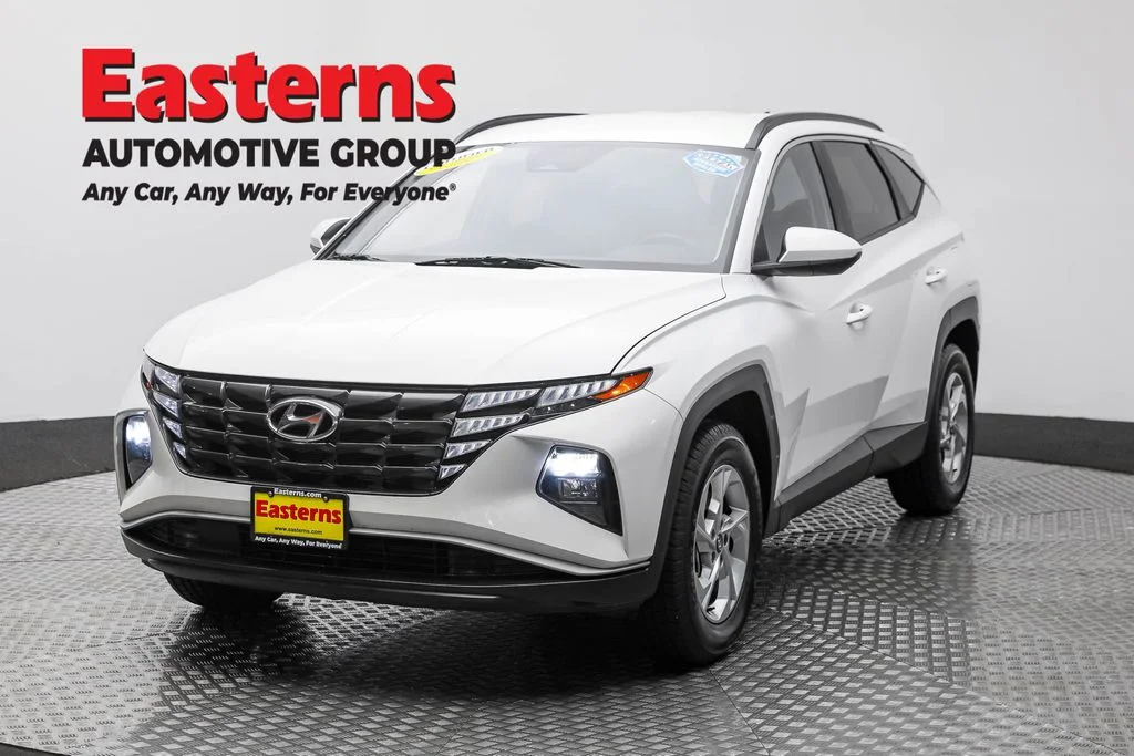 Used 2024 White Hyundai SEL image 1