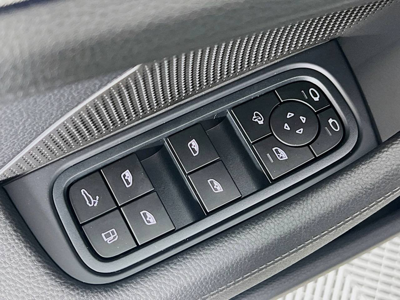 2026 Porsche Panamera 4 E-Hybrid - Photo 20