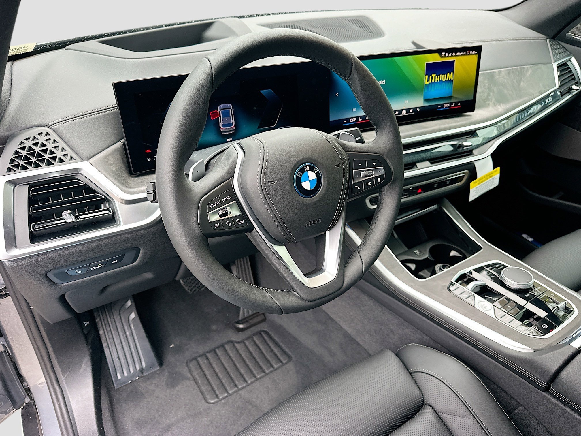 New 2026 Skyscraper Grey Metallic BMW xDrive50e image 7