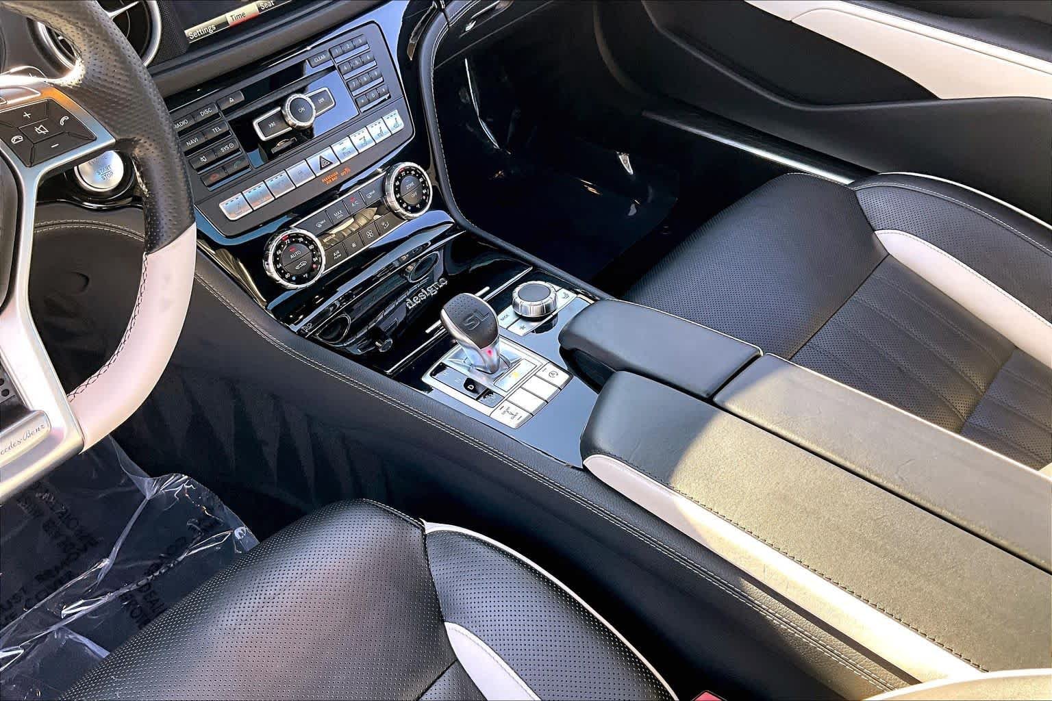 Used 2015 designo Diamond White Metallic Mercedes-Benz SL 550 image 16
