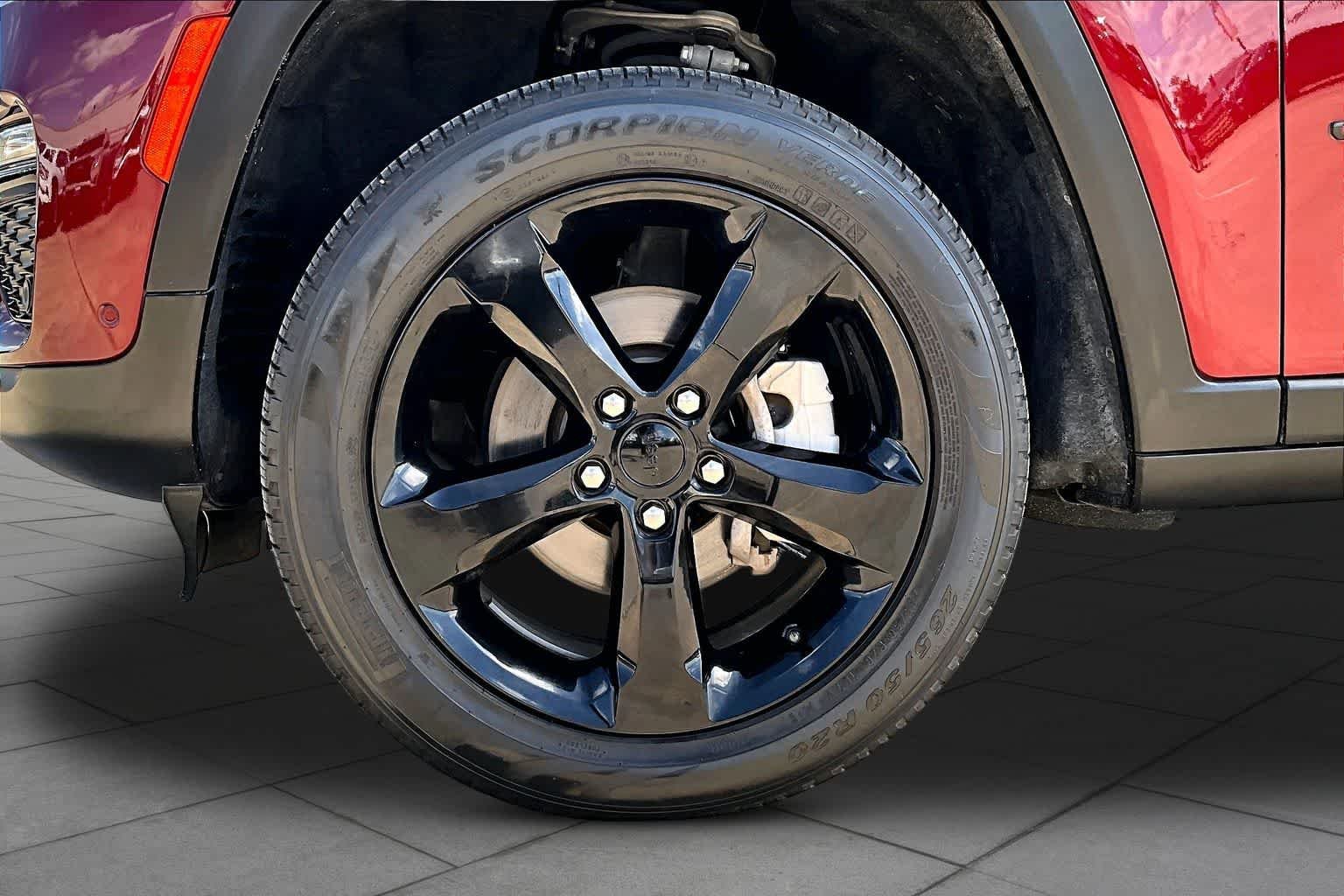 Used 2023 Velvet Red Pearlcoat Jeep Limited image 11