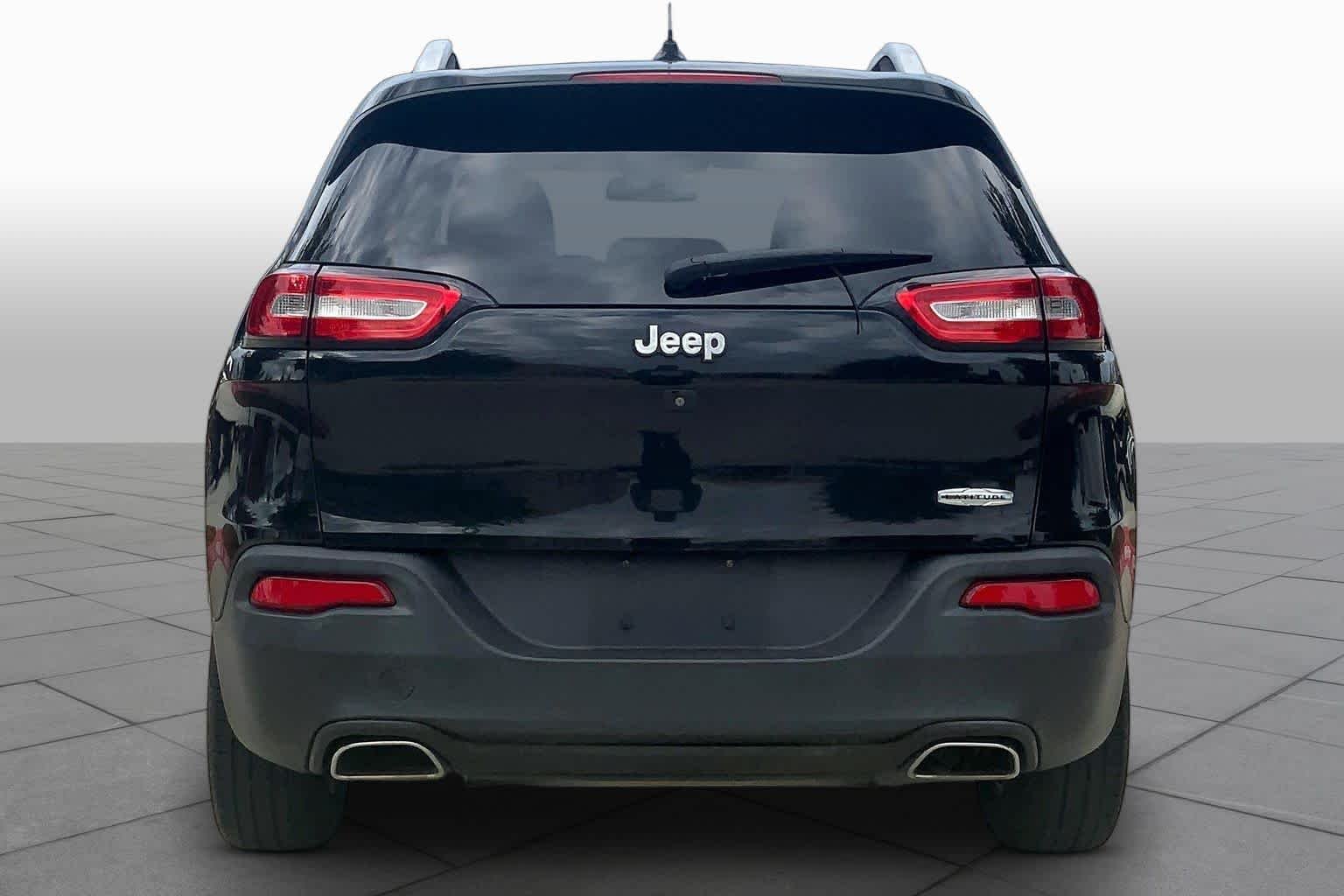 Used 2015 Brilliant Black Crystal Pearlcoat Jeep Latitude image 5