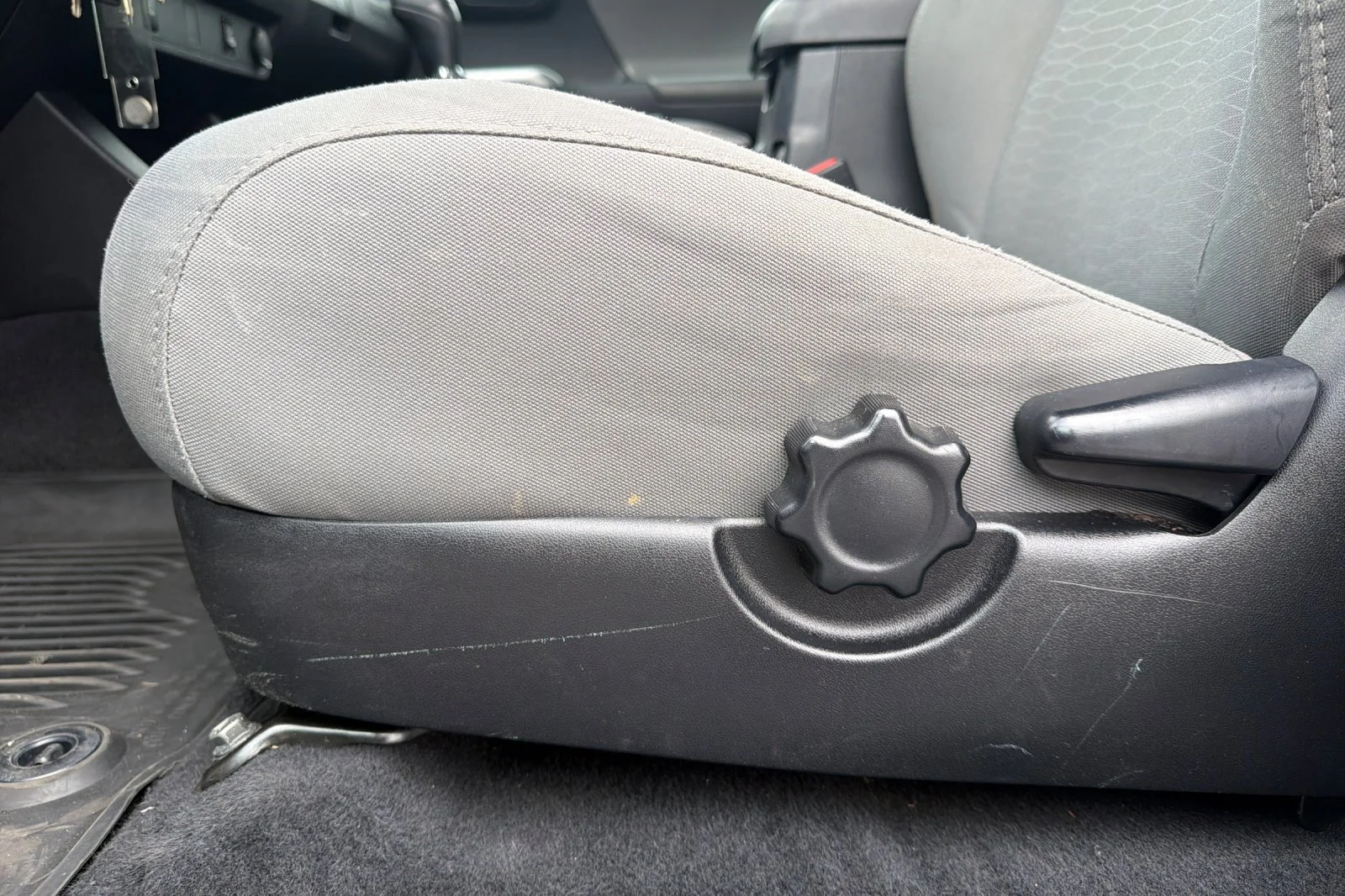 Used 2018 White Toyota SR5 image 15