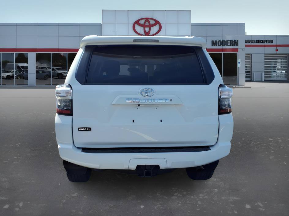 Used 2016 Super White Toyota SR5 image 4