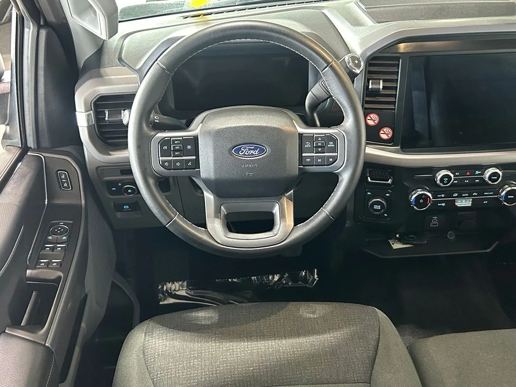 Used 2025 Oxford White Ford XLT image 9