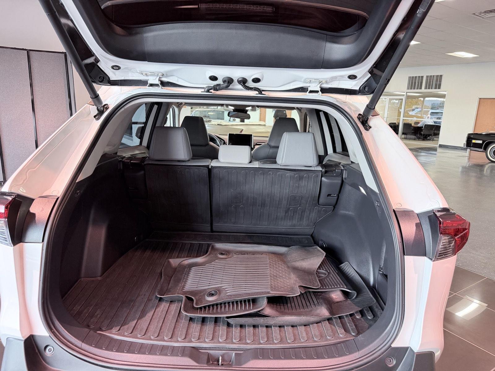 Used 2024 Wind Chill Pearl Toyota XLE Premium image 25