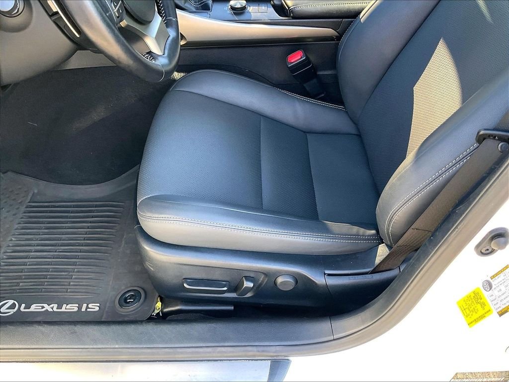 Used 2019 Eminent White Pearl Lexus 300 image 34