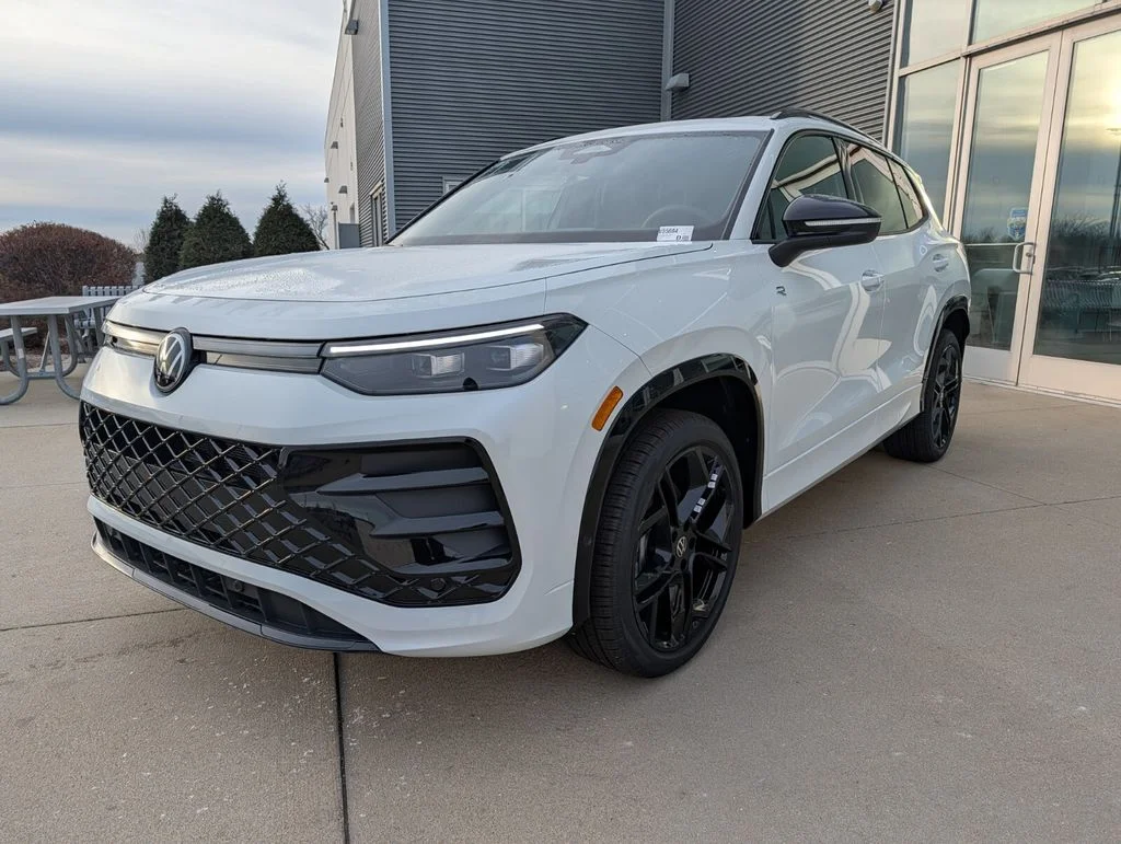 New 2026 White/off-white Volkswagen 2.0T SE R-Line Black image 8