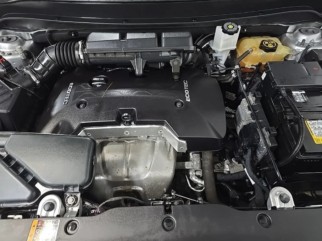 Used 2018 GALAXY SILVER METALLIC Buick Essence image 13