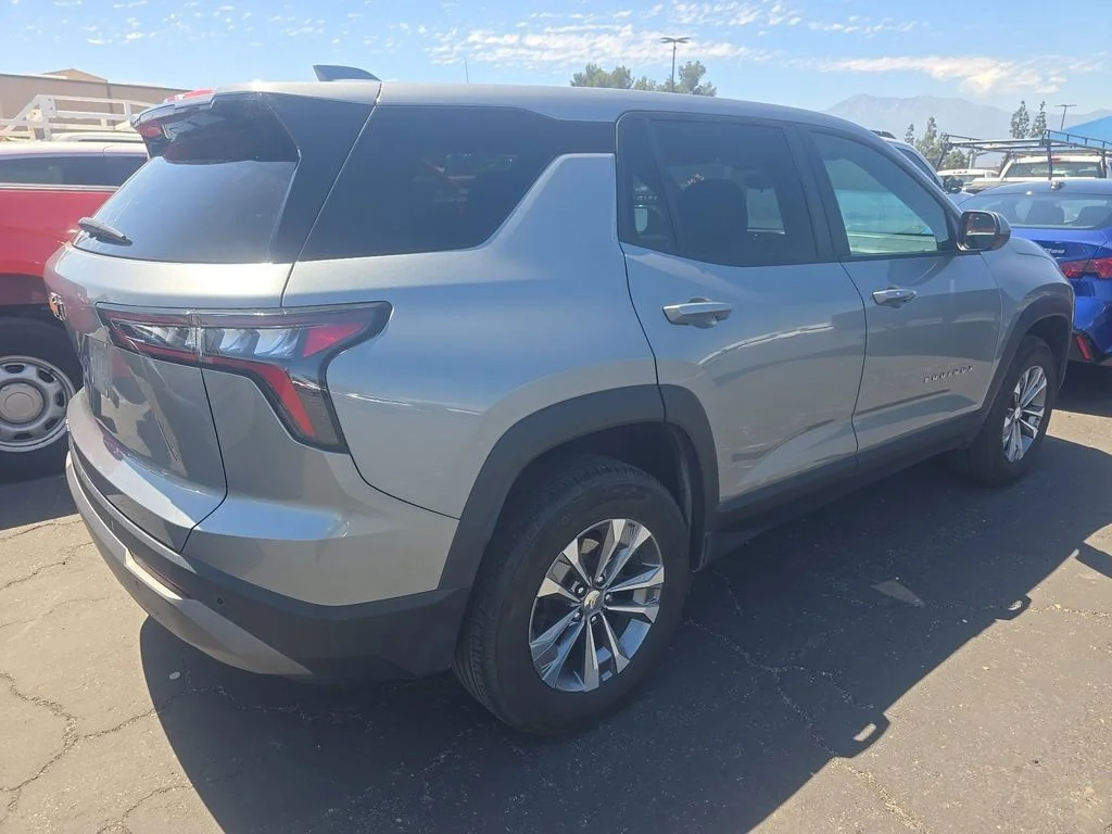 Used 2025 Gray Chevrolet LT image 5