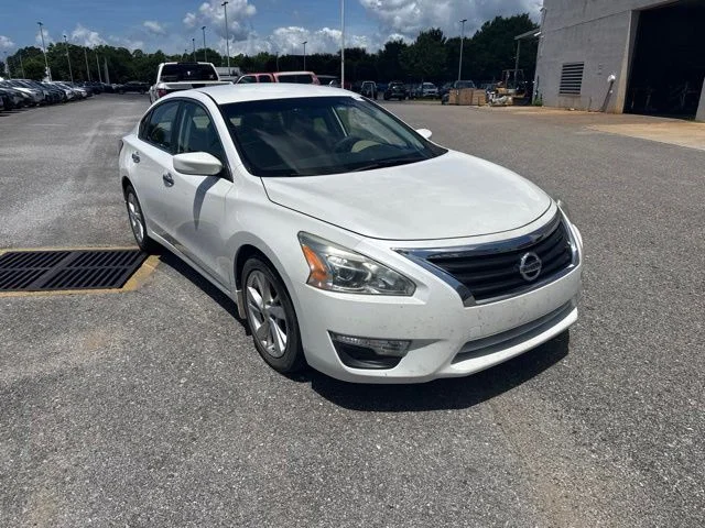 Used 2014 White Nissan 2.5 SV image 3