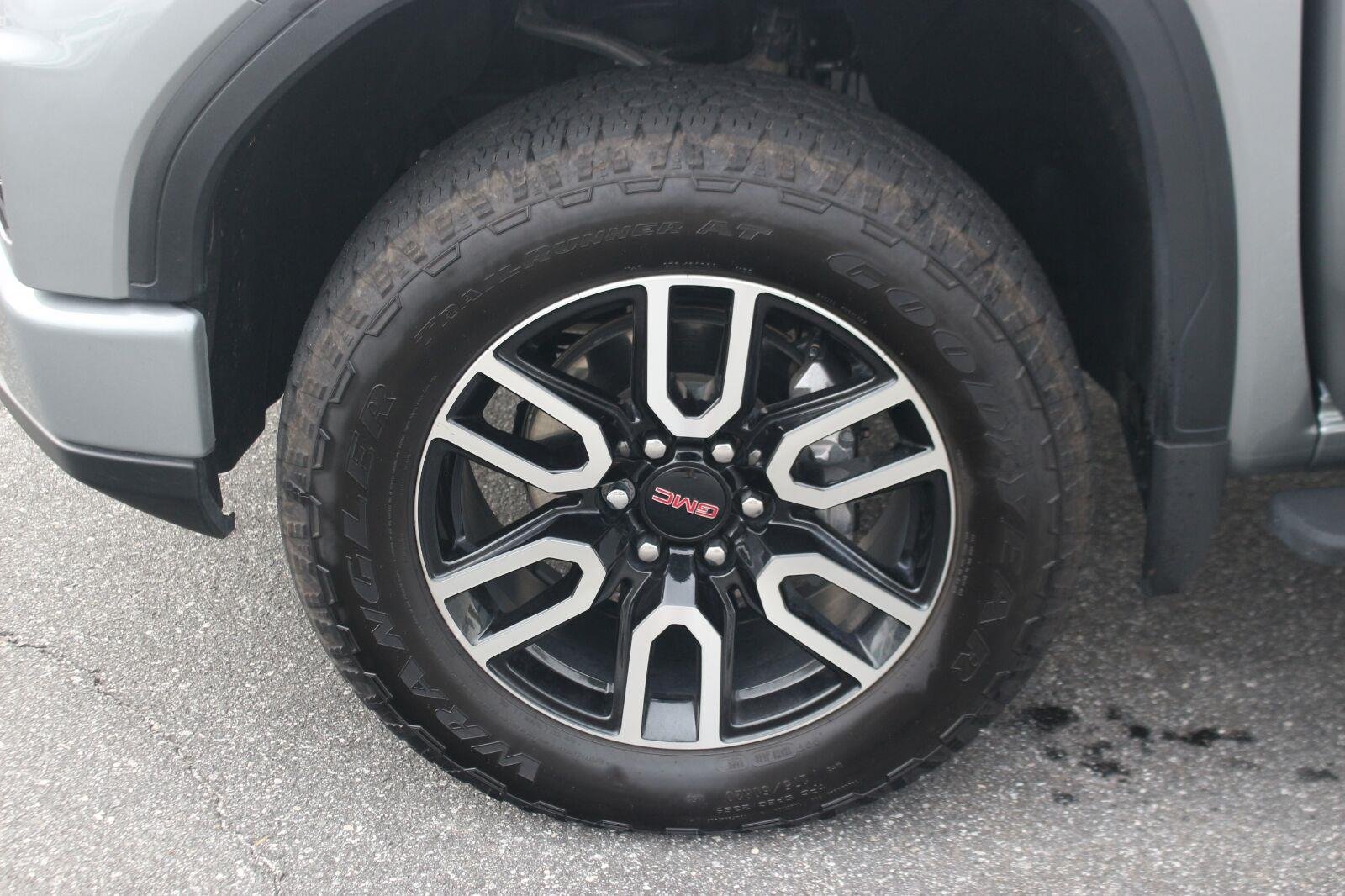 Used 2025 Sterling Metallic GMC AT4 image 43