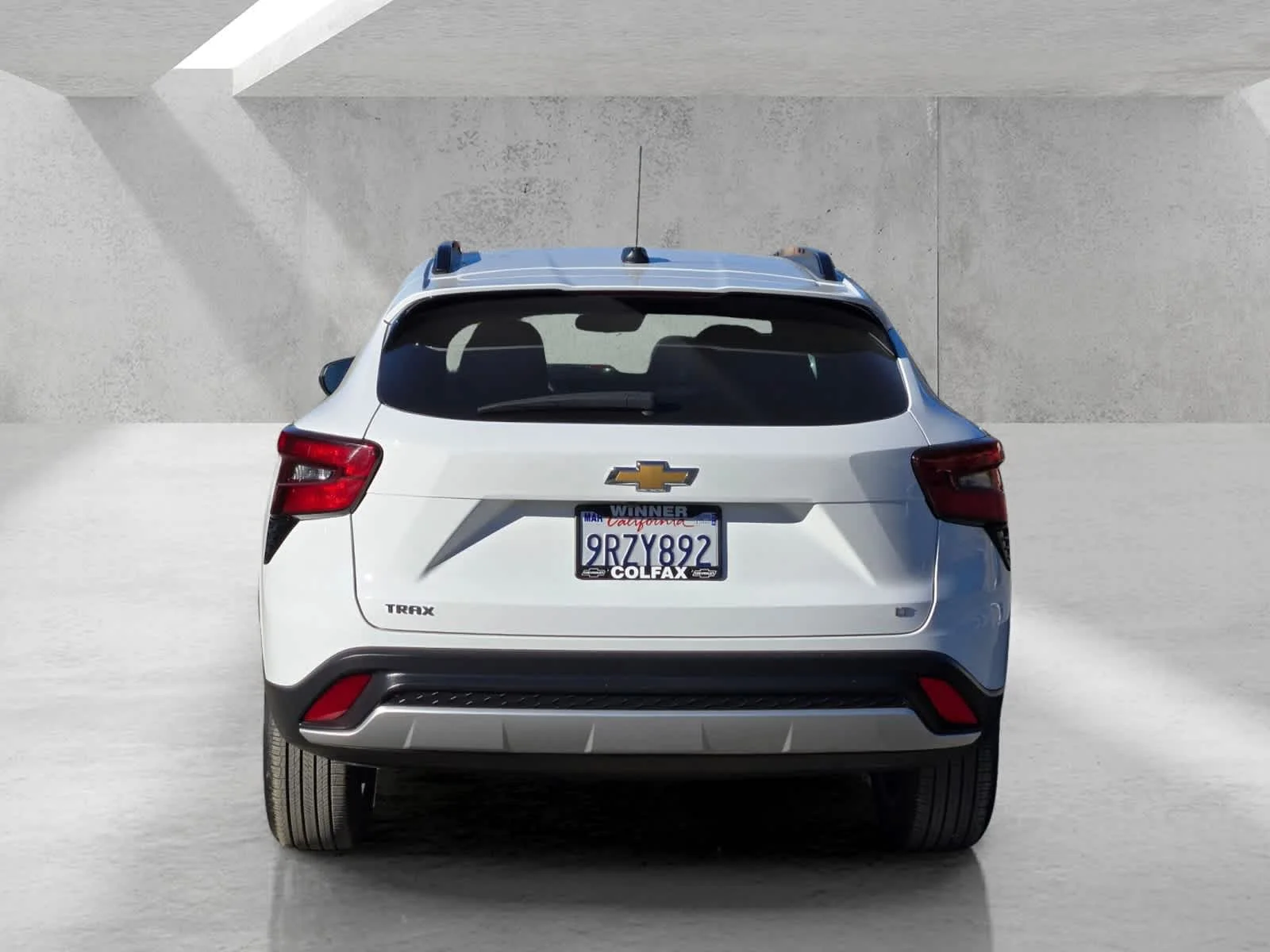 Used 2025 Summit White Chevrolet LT image 5