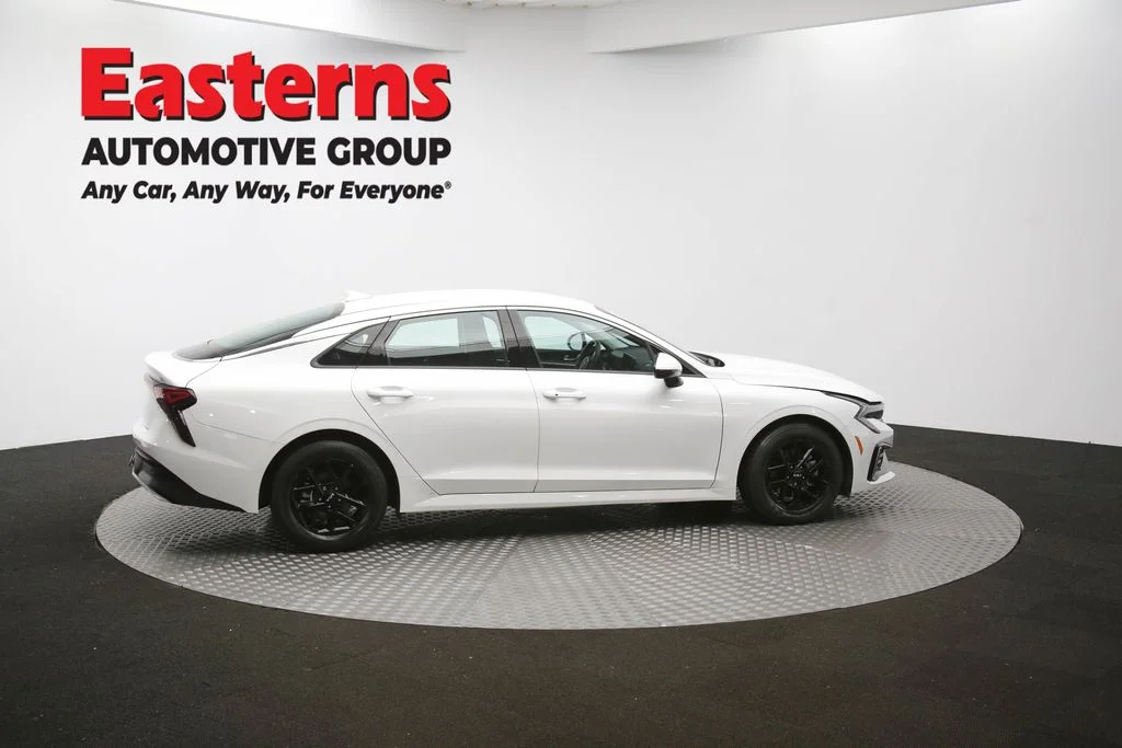 Used 2025 White Kia LXS image 45