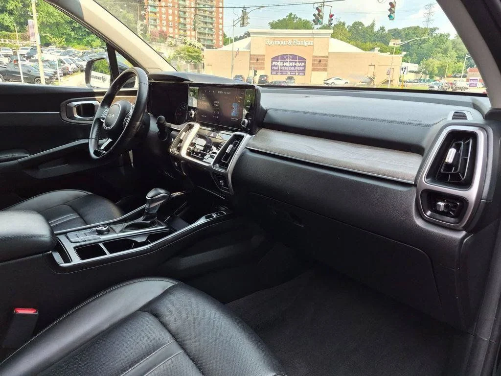 Used 2023 Black Kia X-Line S image 26
