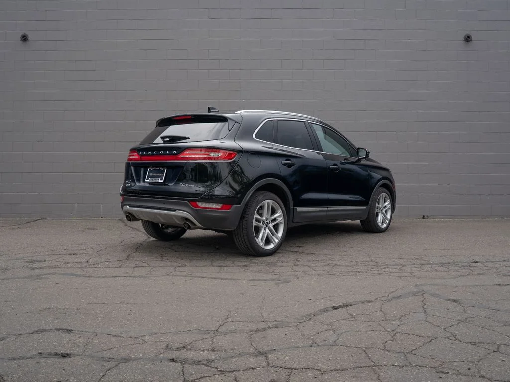 Used 2017 Black Lincoln Reserve image 7