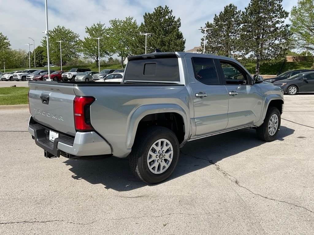 2025 Toyota Tacoma SR5 - Photo 7