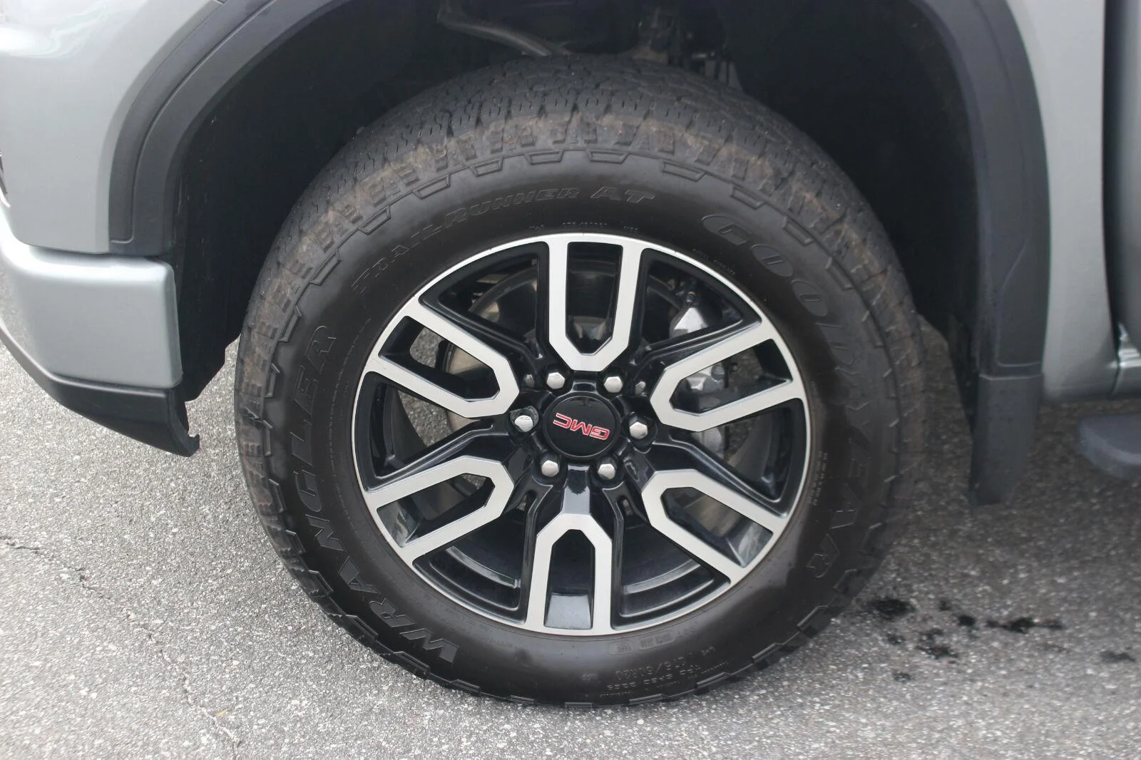 Used 2025 Sterling Metallic GMC AT4 image 43