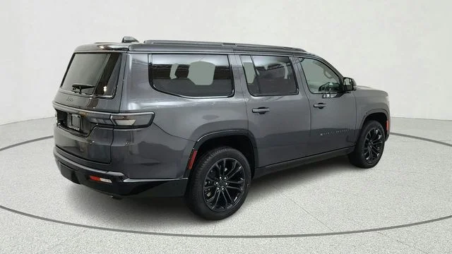 New 2026 Baltic-Gray Metallic Clear-Coat Exterior Paint Jeep Summit Reserve image 9