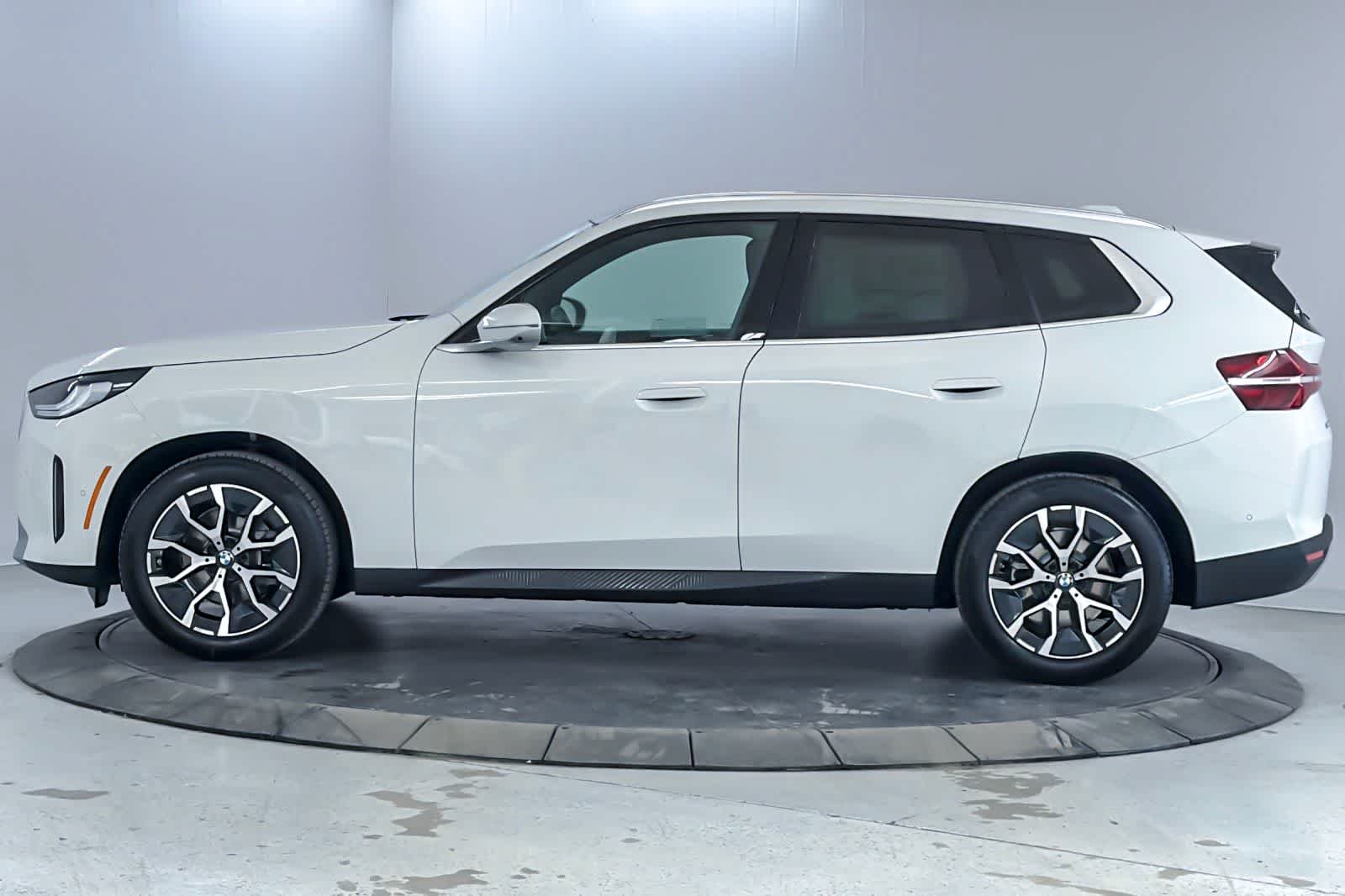 New 2026 Alpine White BMW 30 xDrive image 5