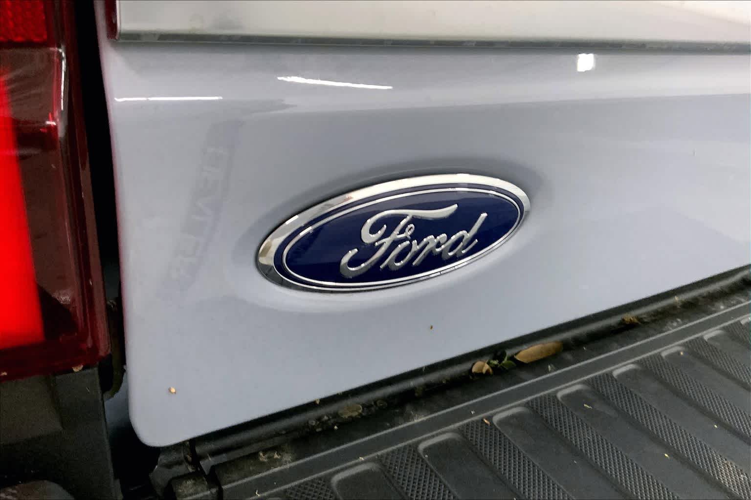 Used 2025 Glacier Gray Metallic Tri-Coat Ford Platinum image 13