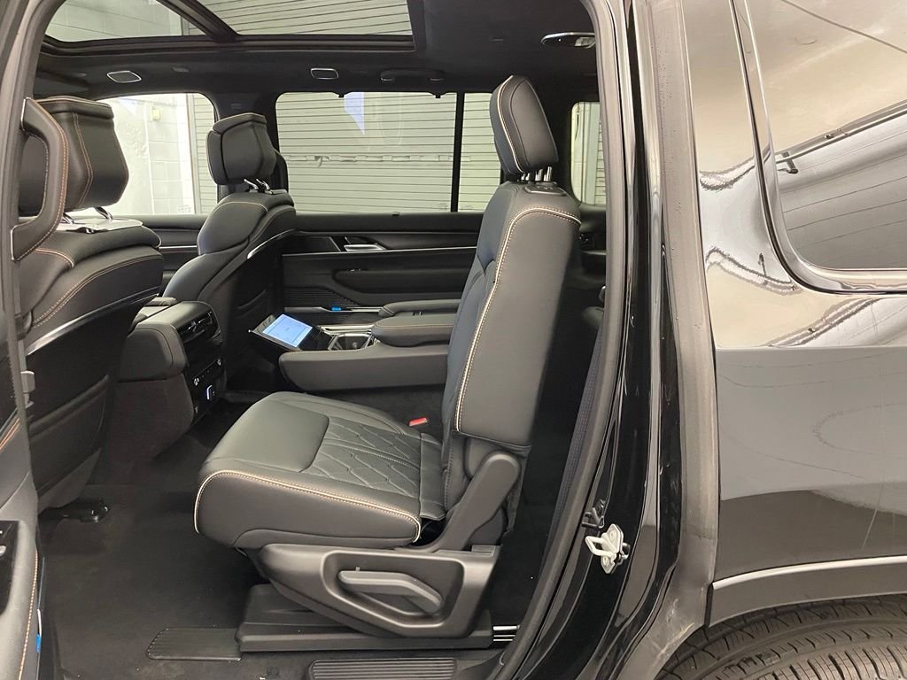 New 2026 High Gloss Black Jeep Summit Reserve image 25