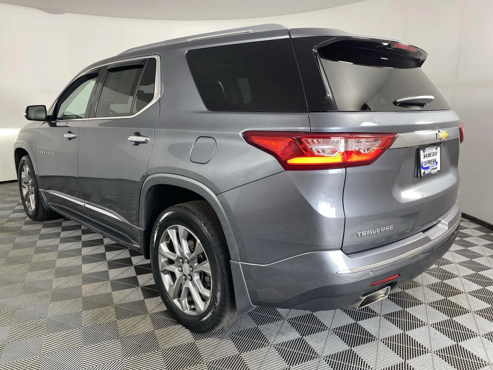 Used 2019 Satin Steel Metallic Chevrolet Premier image 5